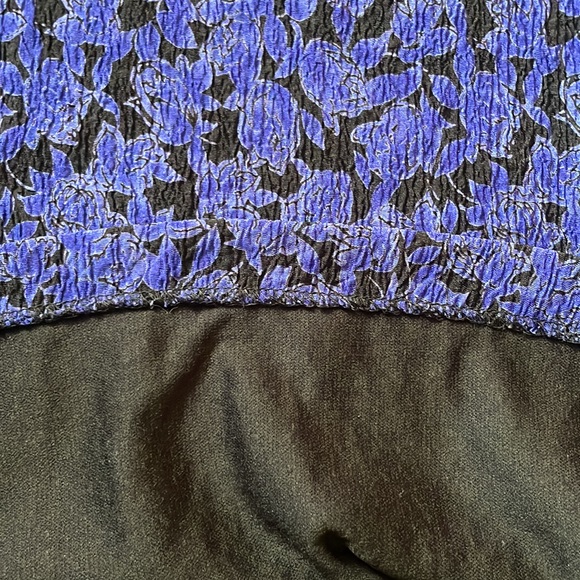 Vintage blue floral short sleeve polyester blouse with lining - Picture 5 of 6